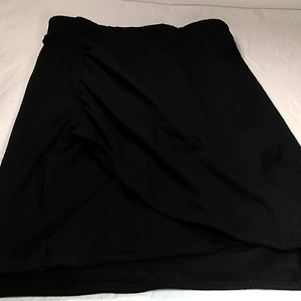 H&M Divided black skirt size xs B4